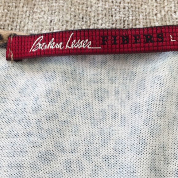 Barbara Lesser Leopard print top. - Picture 3 of 8